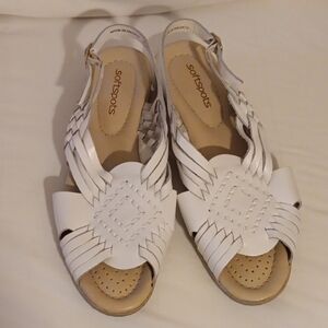 SOFTSPOTS WOMEN'S  WHITE/CREAM WOVEN LEATHER SANDALS